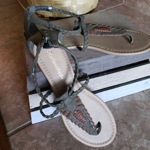 4/$25🌻City classified Green T strap sandals